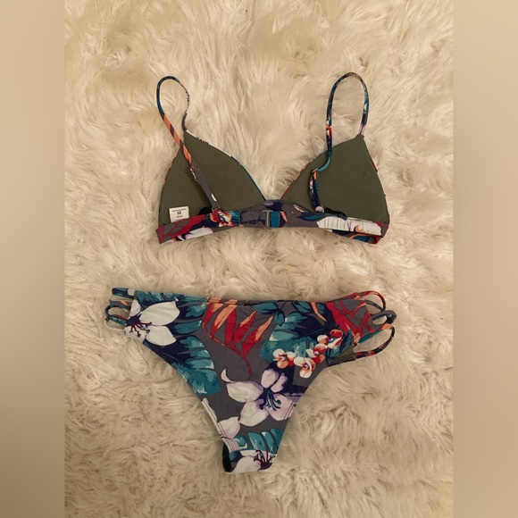 Triangle bikini 👙 - Picture 2 of 2